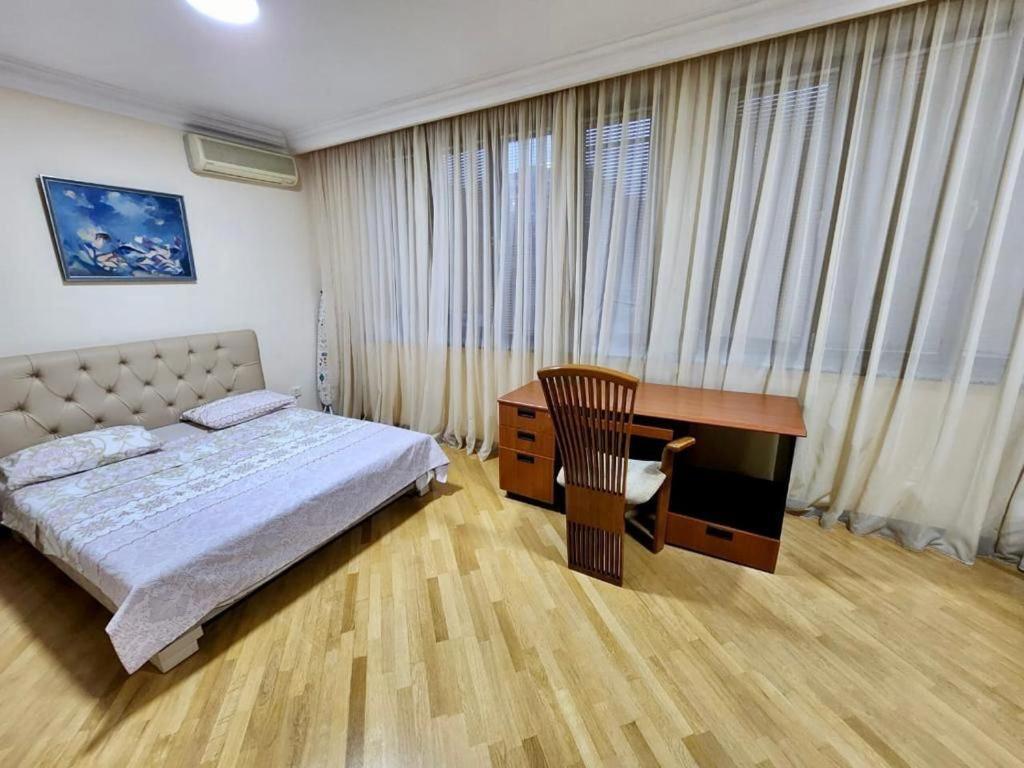 Family Spacious 3 Bedroom Apartment In The Middle Of City Center, Next To North Avenue Yerevan Luaran gambar