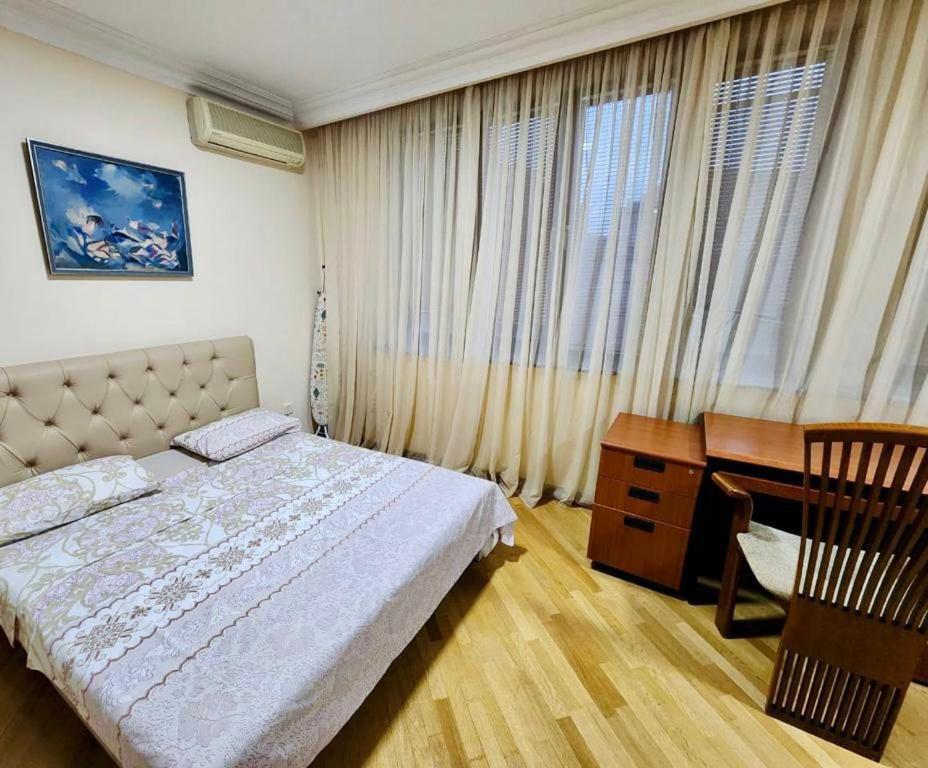 Family Spacious 3 Bedroom Apartment In The Middle Of City Center, Next To North Avenue Yerevan Luaran gambar