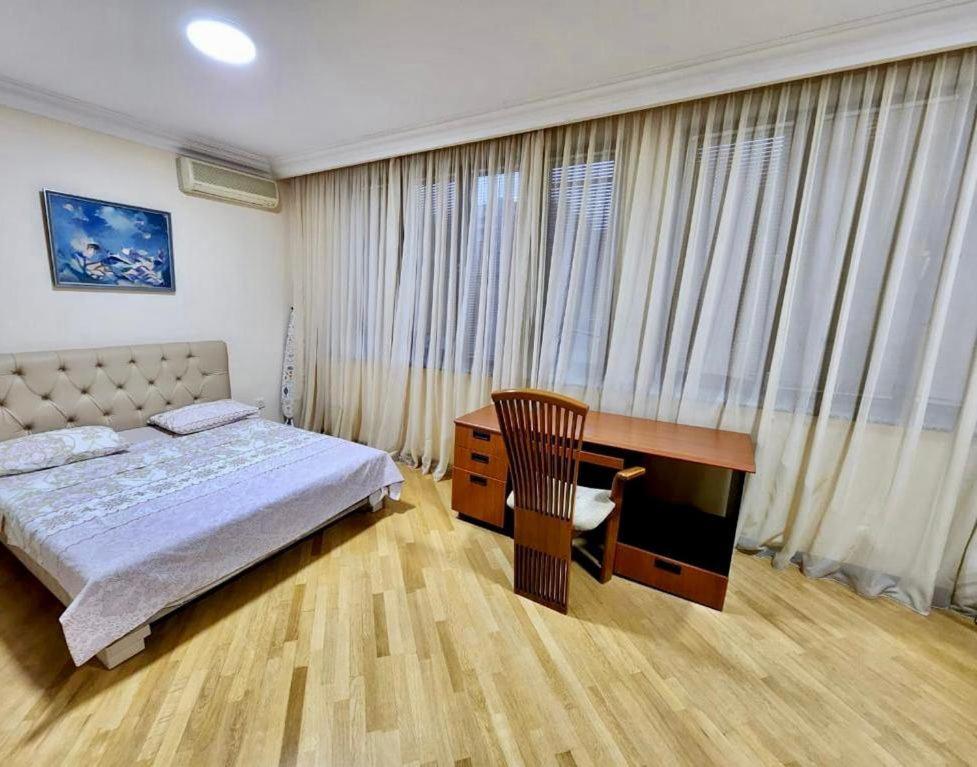 Family Spacious 3 Bedroom Apartment In The Middle Of City Center, Next To North Avenue Yerevan Luaran gambar