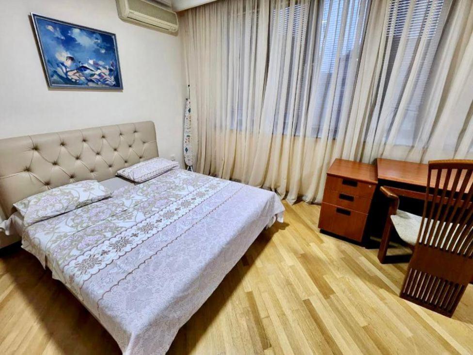 Family Spacious 3 Bedroom Apartment In The Middle Of City Center, Next To North Avenue Yerevan Luaran gambar